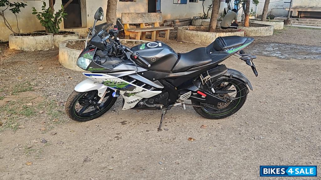 Yamaha YZF R15 V2