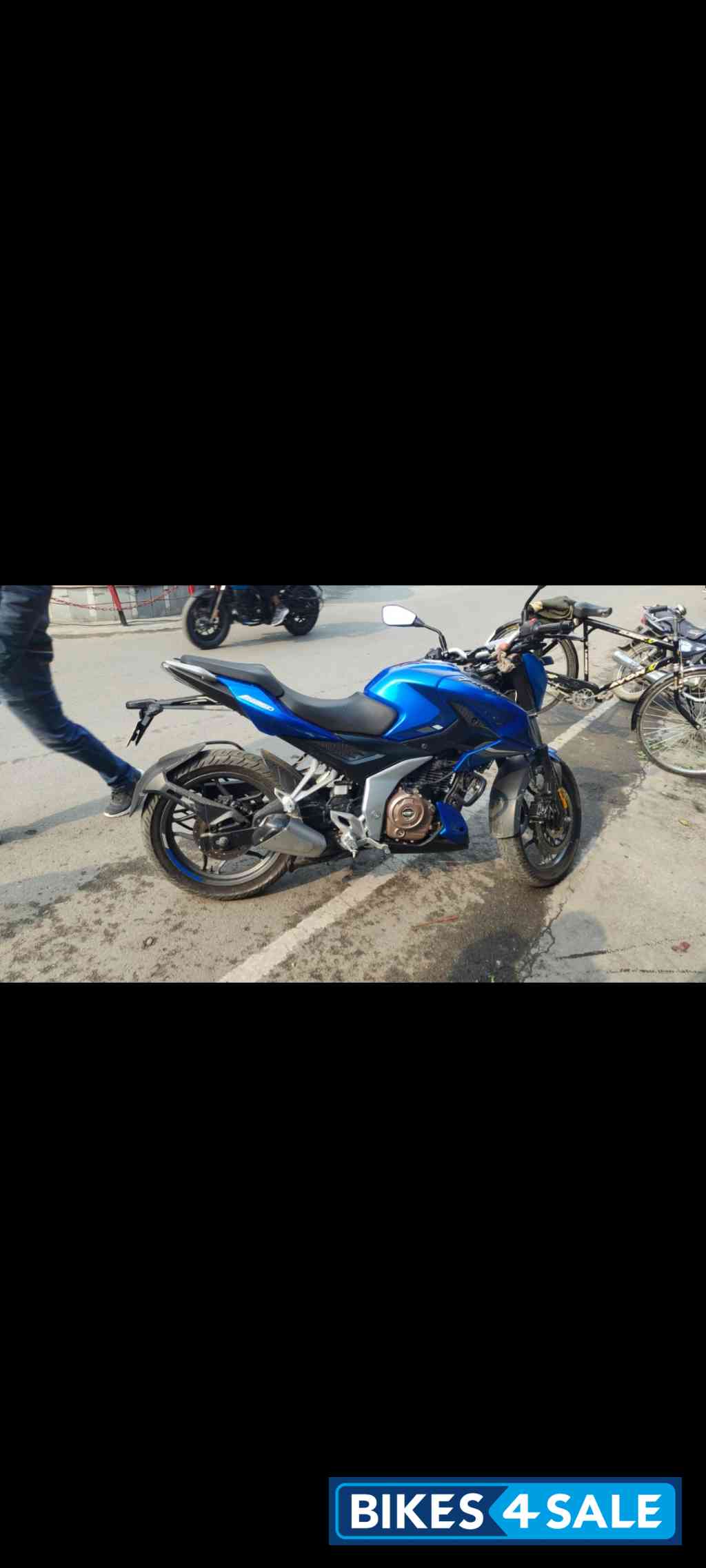 Blue Bajaj Pulsar N250