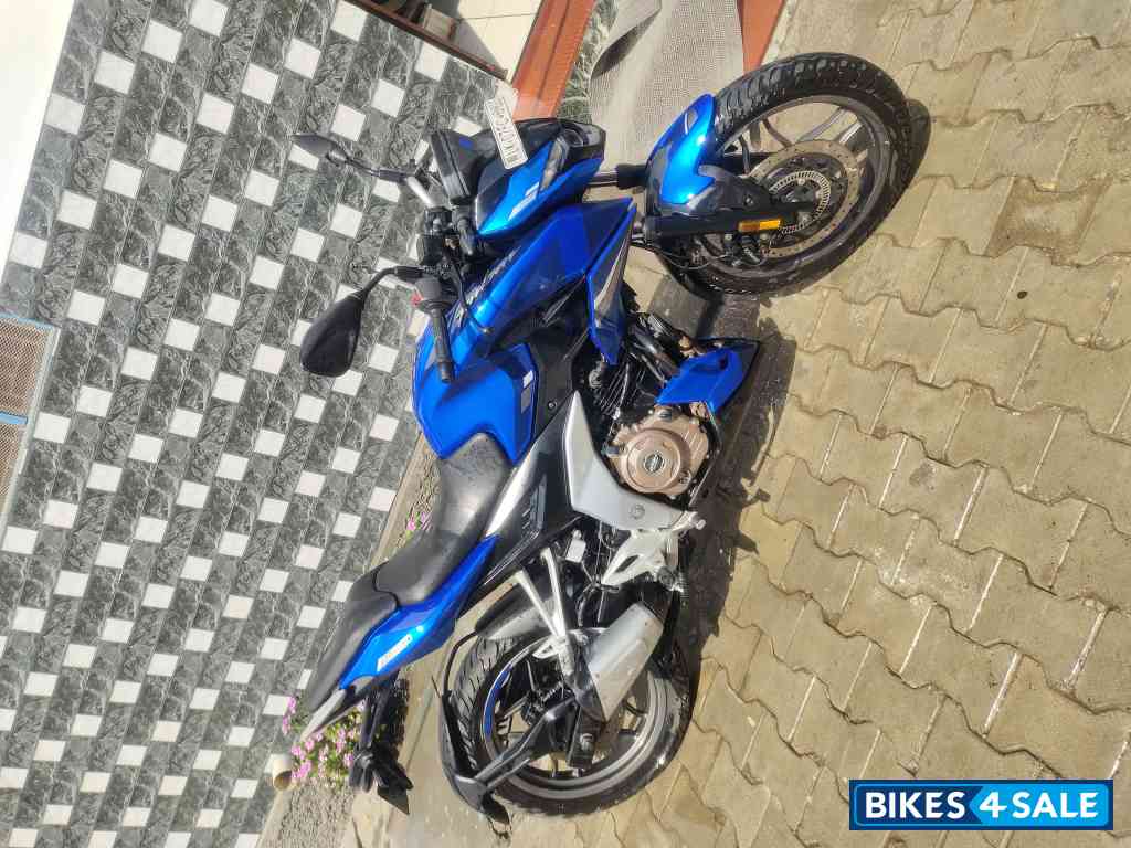 Blue Bajaj Pulsar N250