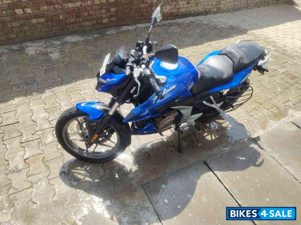 Blue Bajaj Pulsar N250