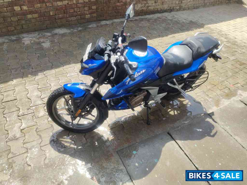 Blue Bajaj Pulsar N250
