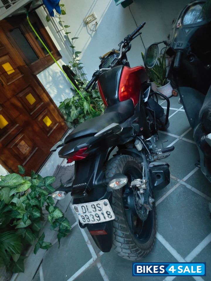 Orange Honda CB Hornet 160R ABS