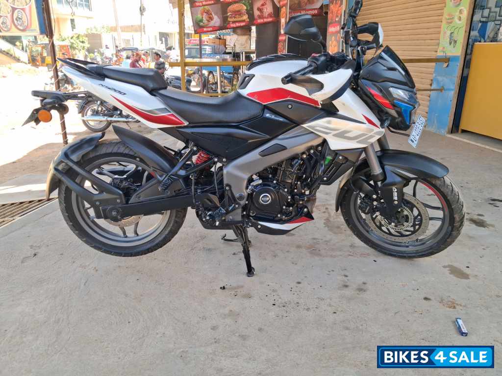 Bajaj Pulsar NS 200 2024