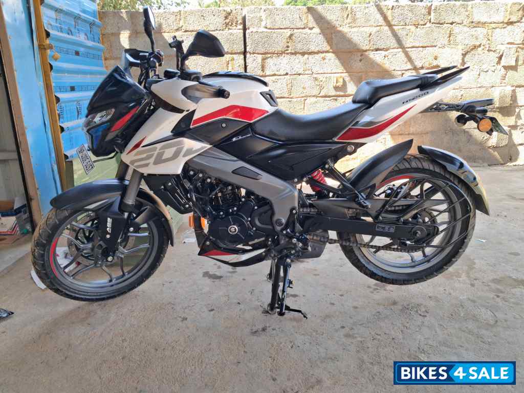 Bajaj Pulsar NS 200 2024