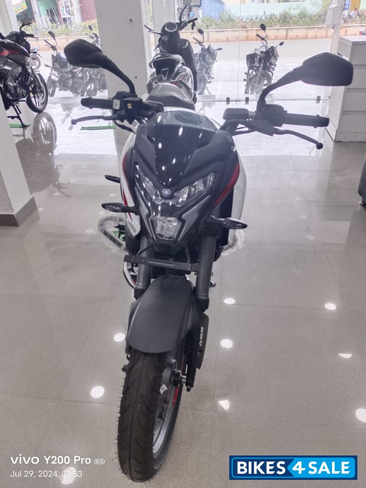 Bajaj Pulsar NS 200 2024
