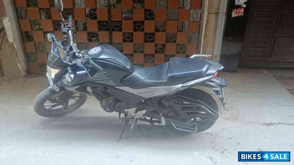 Honda CB Hornet 160R