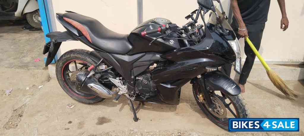 Suzuki Gixxer SF Fi