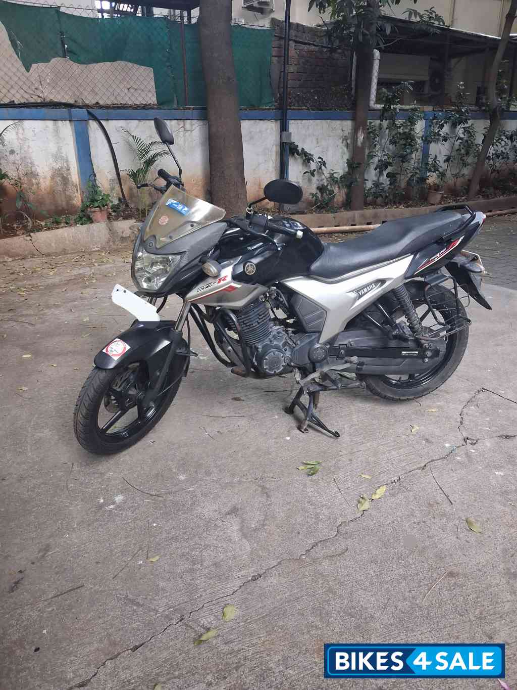 Black Yamaha SZ-R