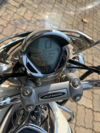 White Bajaj Avenger Cruise 220 BS6