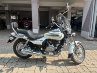 White Bajaj Avenger Cruise 220 BS6