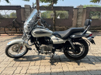 White Bajaj Avenger Cruise 220 BS6