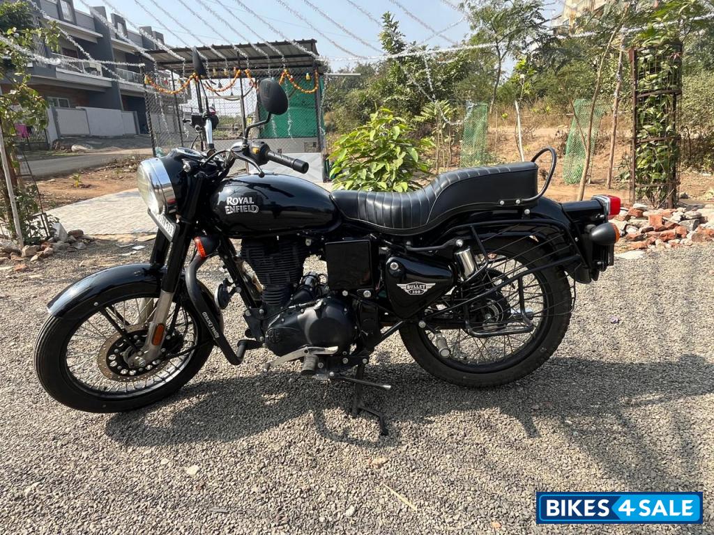 Jet Black Royal Enfield Bullet 350 ES BS6