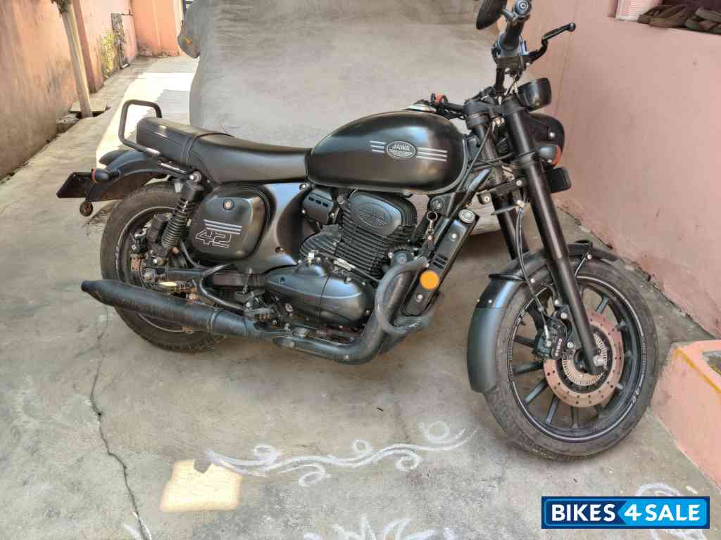 Jawa 42 Dual Channel ABS AllStar Black