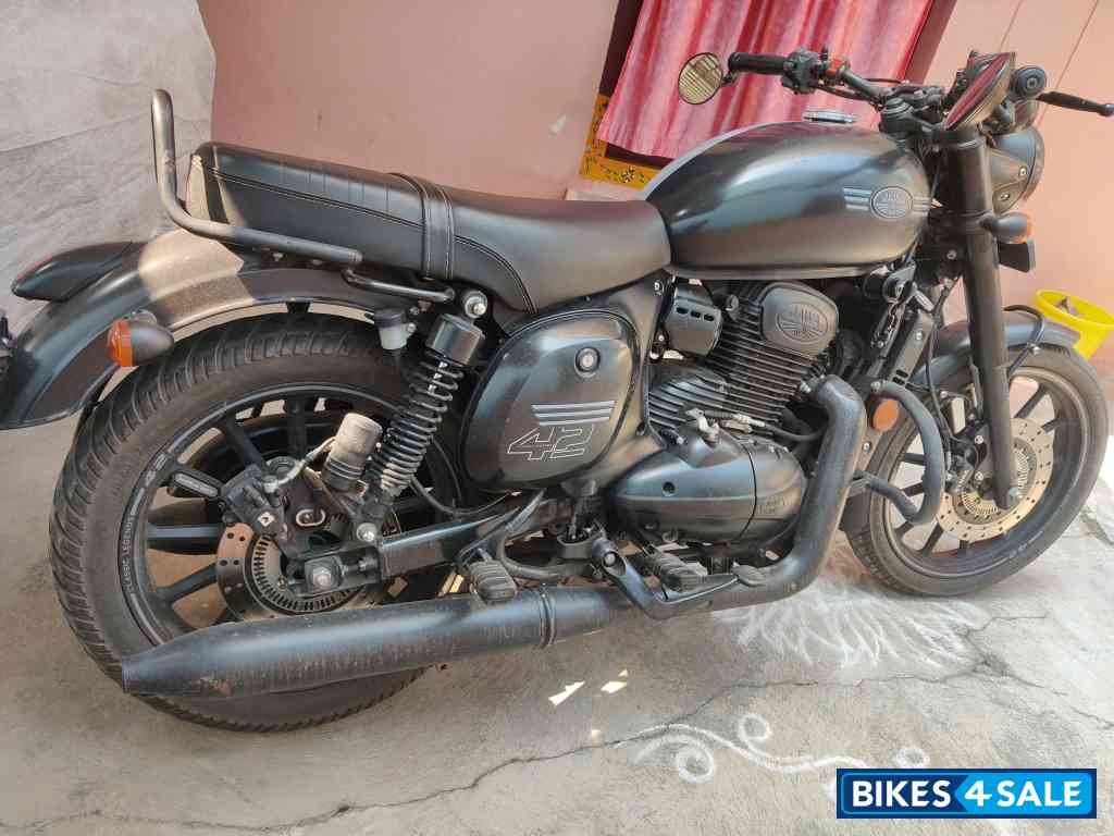 Jawa 42 Dual Channel ABS AllStar Black