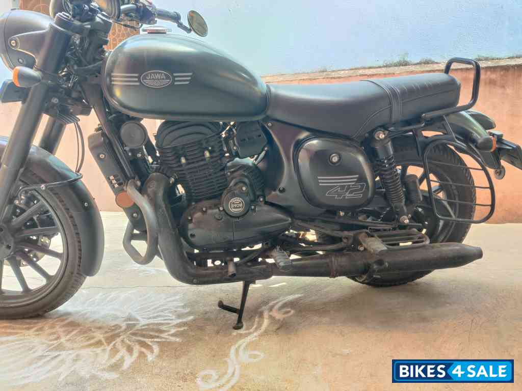 Jawa 42 Dual Channel ABS AllStar Black