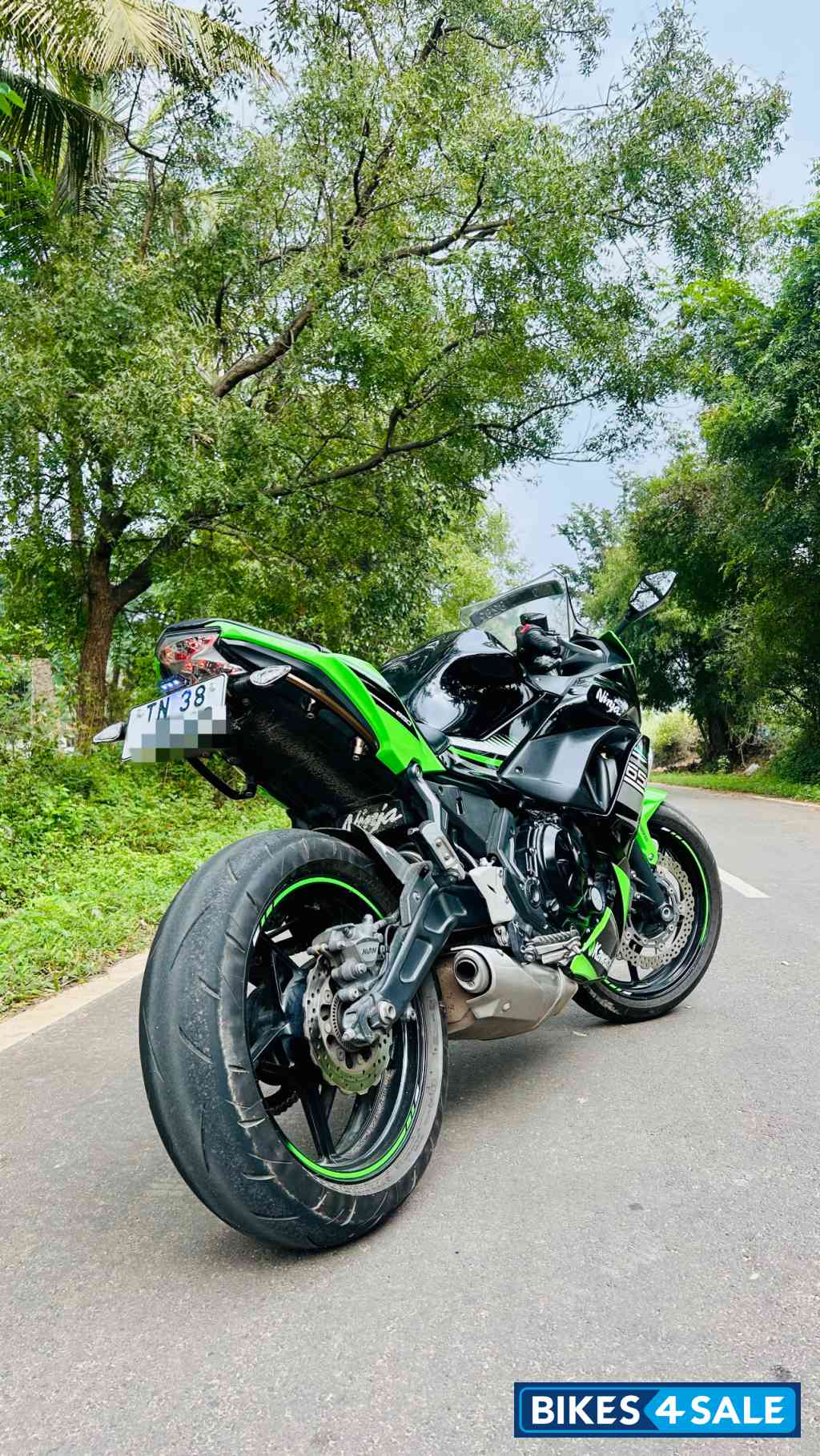 Green And Black Kawasaki Ninja 650R