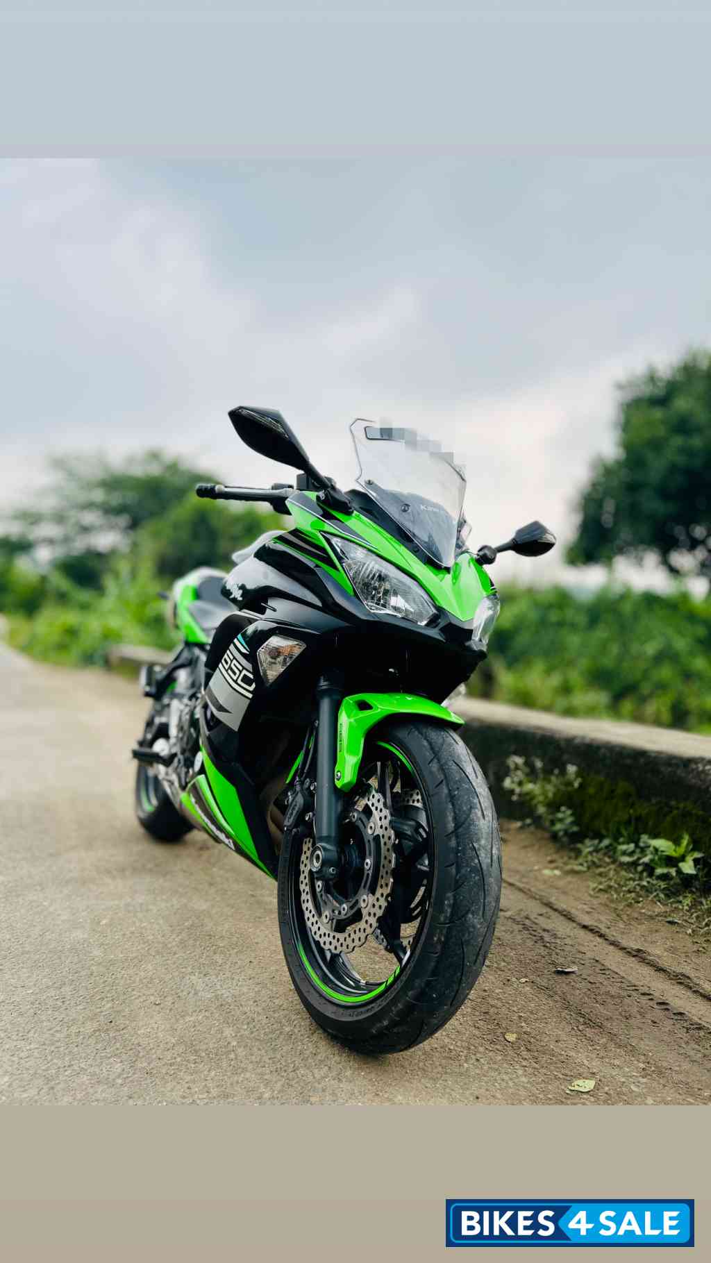 Green And Black Kawasaki Ninja 650R