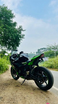 Green And Black Kawasaki Ninja 650R