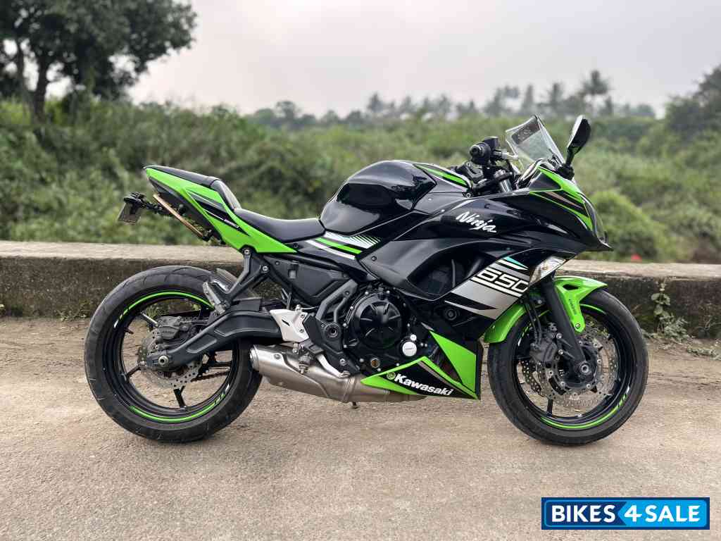 Green And Black Kawasaki Ninja 650R