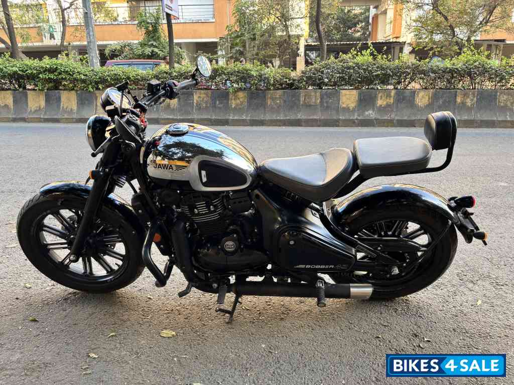 Black Mirror Jawa 42 Bobber Black Mirror