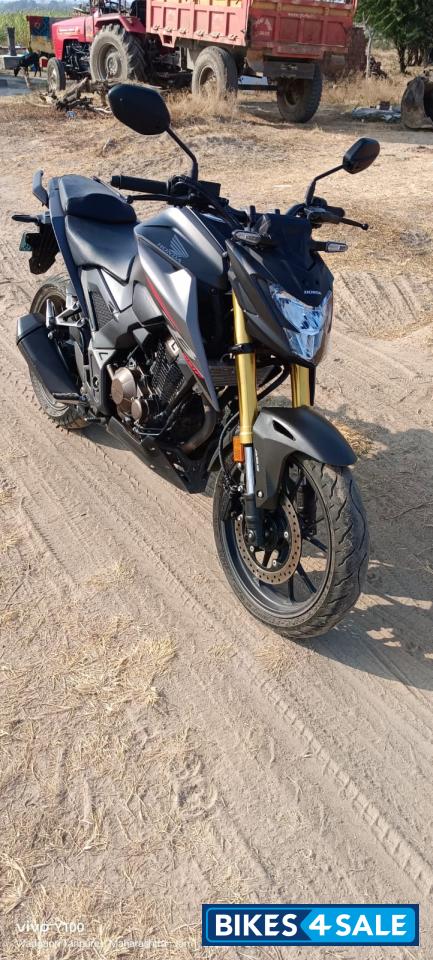 Honda CB300F Deluxe Pro