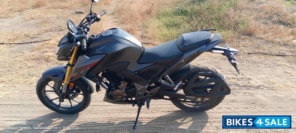 Honda CB300F Deluxe Pro