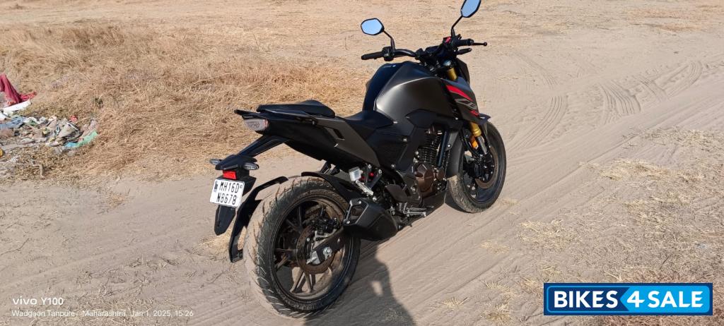 Honda CB300F Deluxe Pro