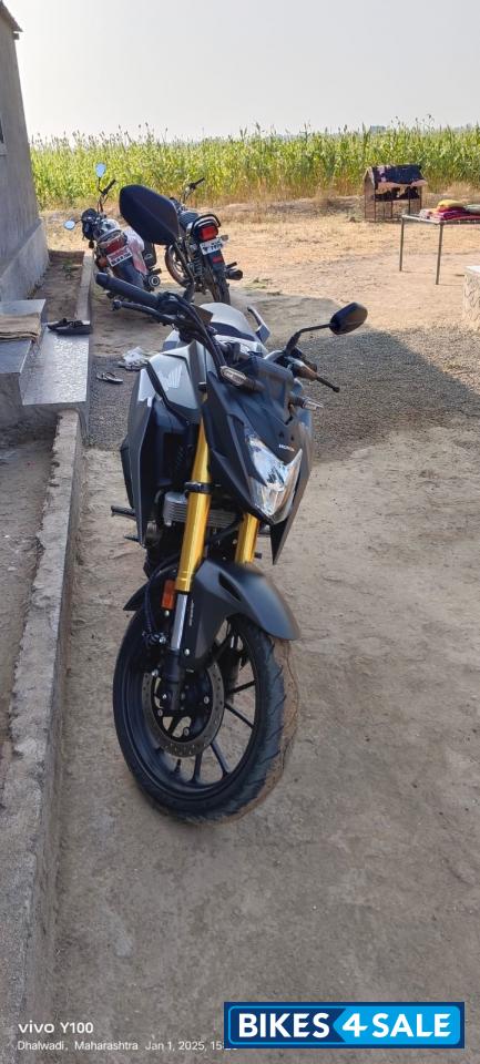 Honda CB300F Deluxe Pro