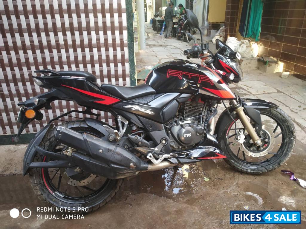 Black TVS Apache RTR 200 4V Race Edition 2.0