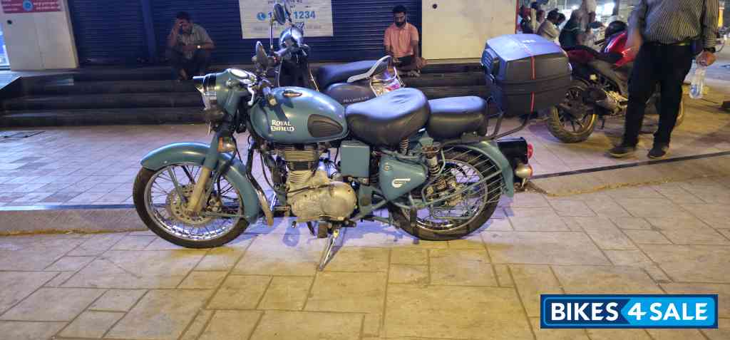 Royal Enfield Classic Squadron Blue