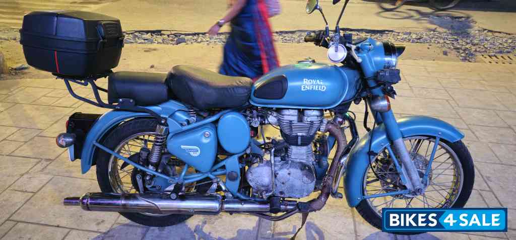 Royal Enfield Classic Squadron Blue Royal Enfield Classic Squadron Blue