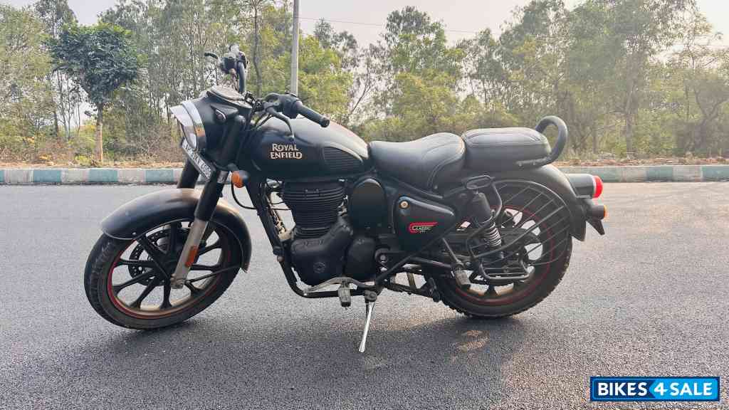 Stealth Black Royal Enfield Classic 350 Dual Channel BS6