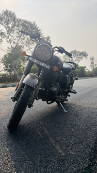 Stealth Black Royal Enfield Classic 350 Dual Channel BS6