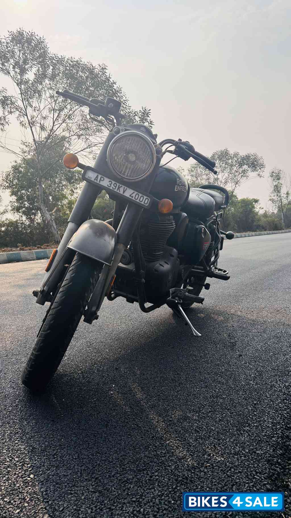 Stealth Black Royal Enfield Classic 350 Dual Channel BS6 Stealth Black Royal Enfield Classic 350 Dual Channel BS6