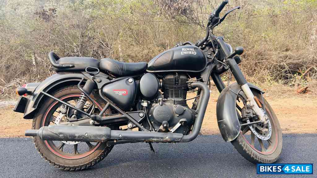 Stealth Black Royal Enfield Classic 350 Dual Channel BS6 Stealth Black Royal Enfield Classic 350 Dual Channel BS6