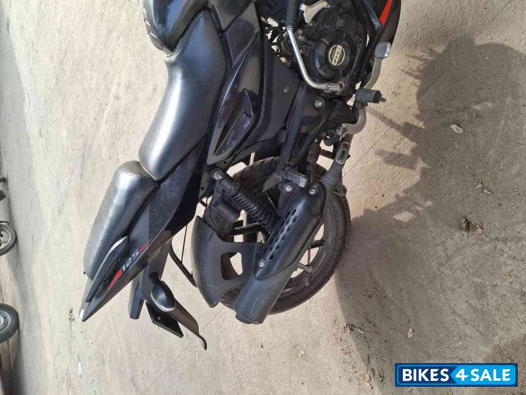 Bajaj Pulsar 125 Carbon Fibre Disc Split Seat