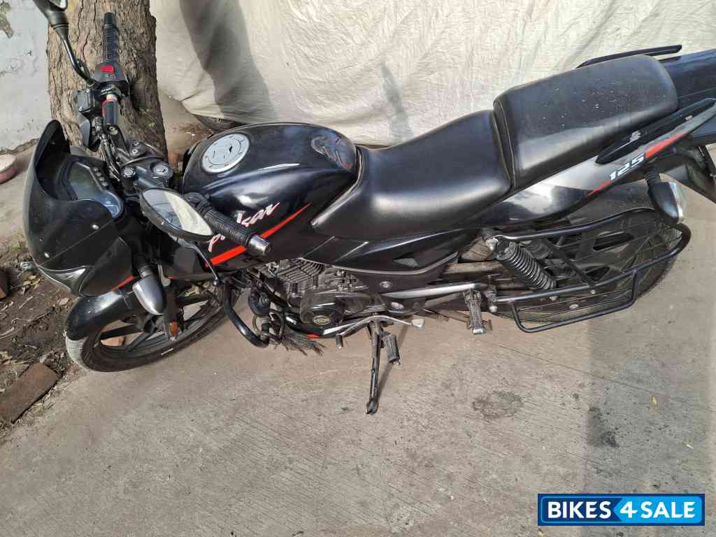 Bajaj Pulsar 125 Carbon Fibre Disc Split Seat