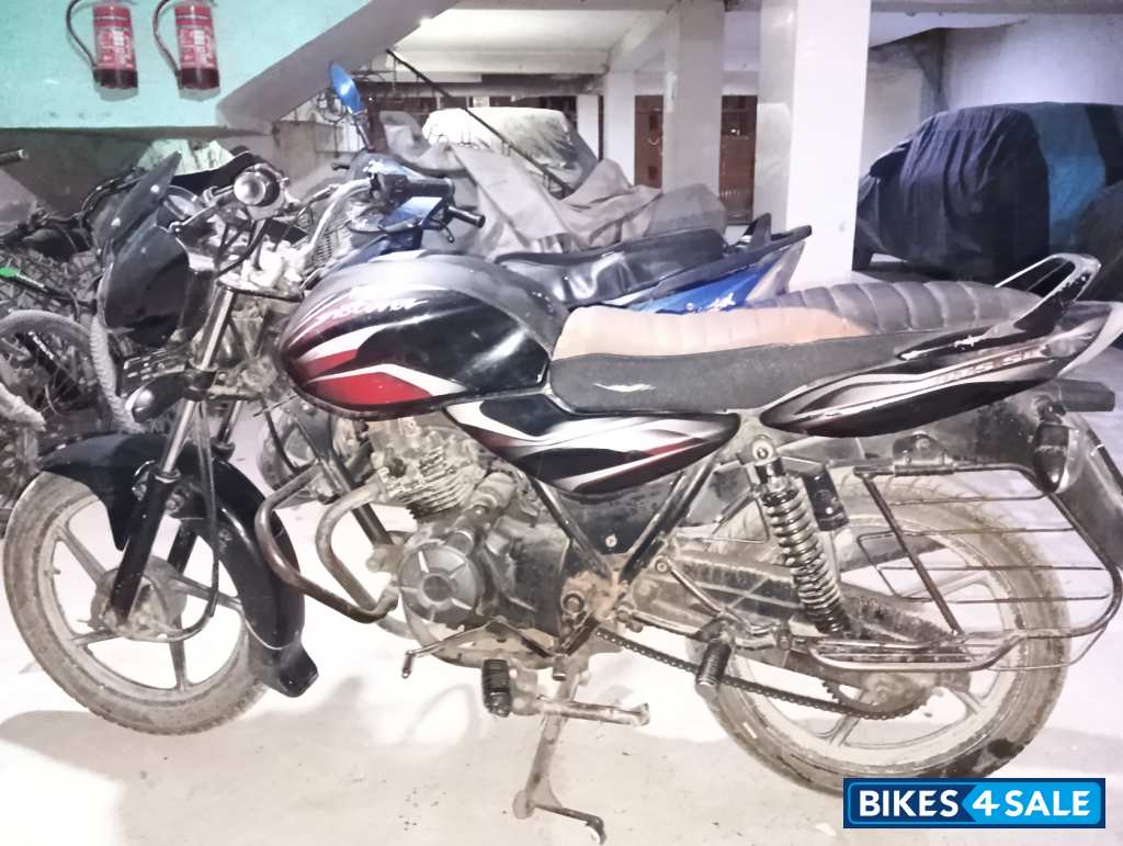 Black Bajaj Discover 100 DTS-Si