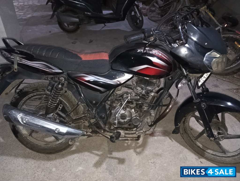 Black Bajaj Discover 100 DTS-Si