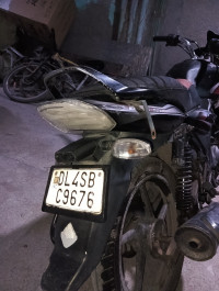 Black Bajaj Discover 100 DTS-Si