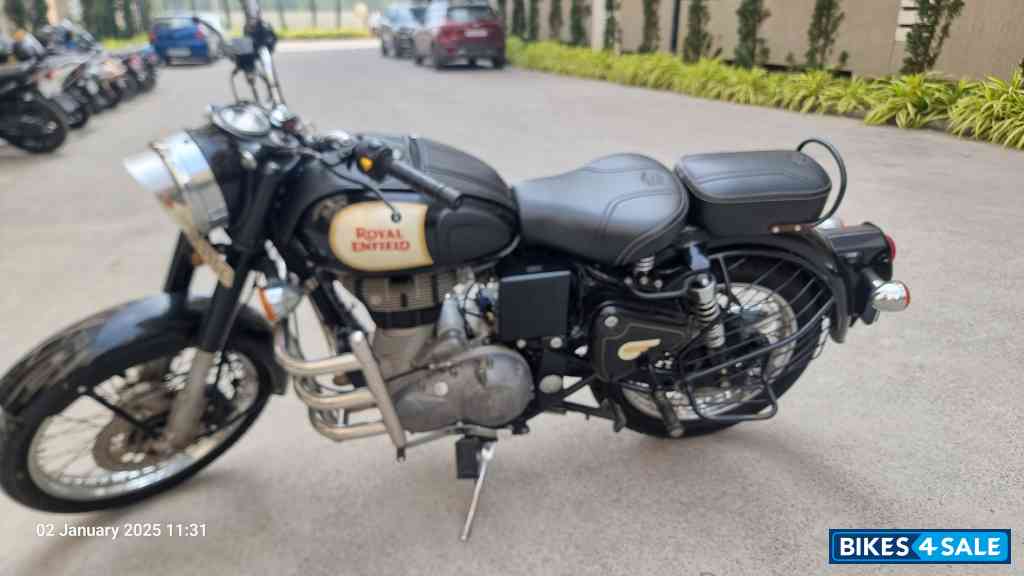 Black Royal Enfield Classic 350