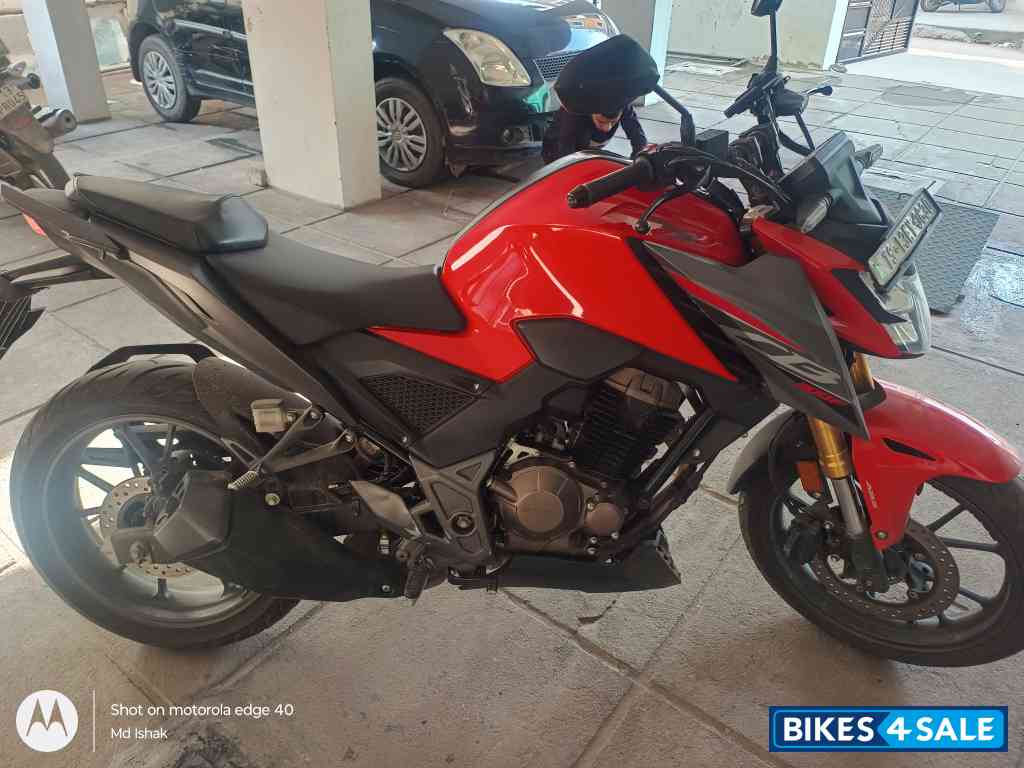 Honda CB300F Deluxe Pro