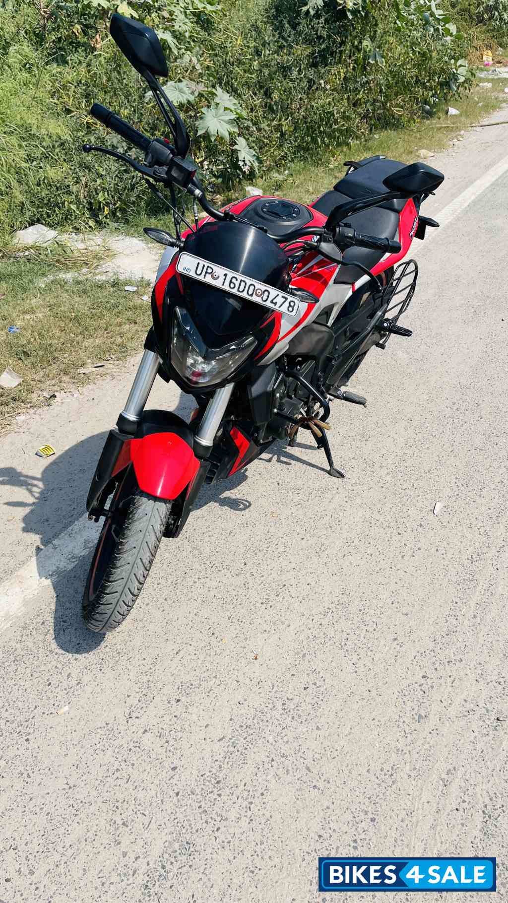 Red Bajaj Dominar 250