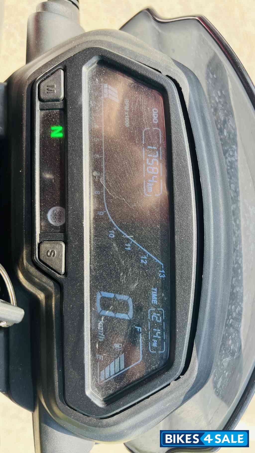 Red Bajaj Dominar 250