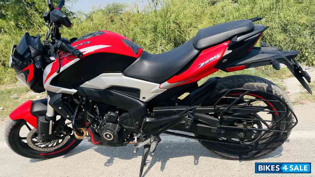 Red Bajaj Dominar 250