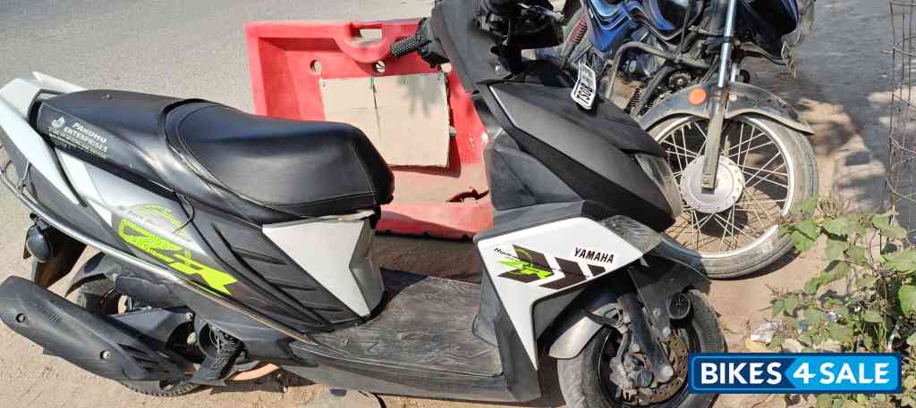 White Green Yamaha Cygnus Ray ZR