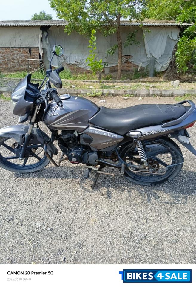 Grey Honda CB Shine