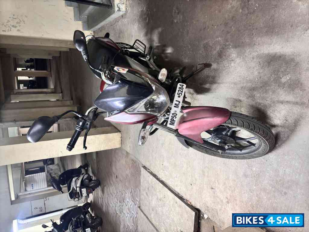 Red Bajaj Discover 100T