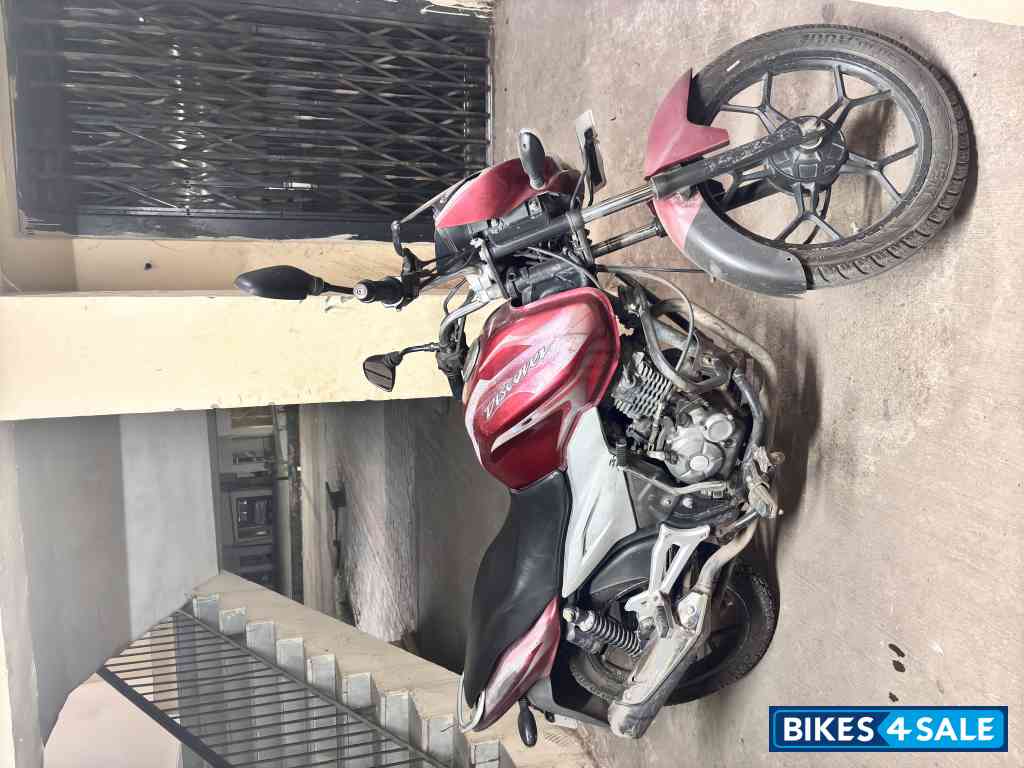 Red Bajaj Discover 100T