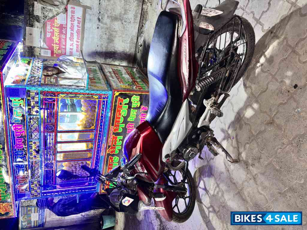 Red Bajaj Discover 100T